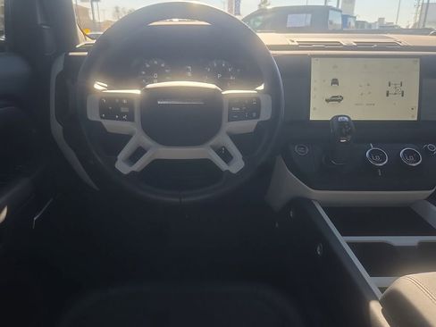 Used 2025 Land Rover Defender 110 S image 9