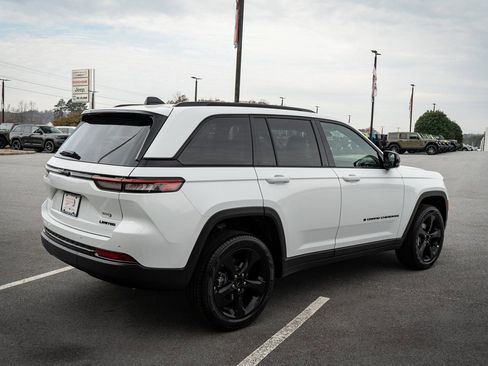 New 2025 Jeep Grand Cherokee Limited w/ Black Appearance Package image 9