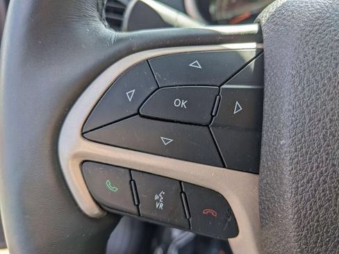 Used 2018 Jeep Cherokee Limited w/ Luxury Group FWD image 19