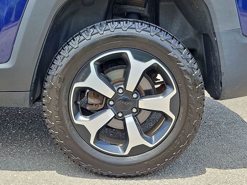 Used 2020 Jeep Renegade Trailhawk w/ Popular Equipment Group AWD/4WD image 37