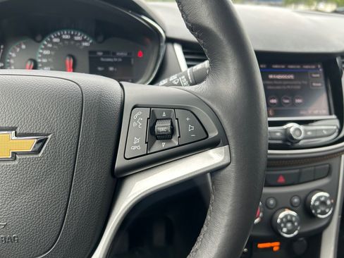 Used 2022 Chevrolet Trax LT w/ Driver Confidence Package image 18