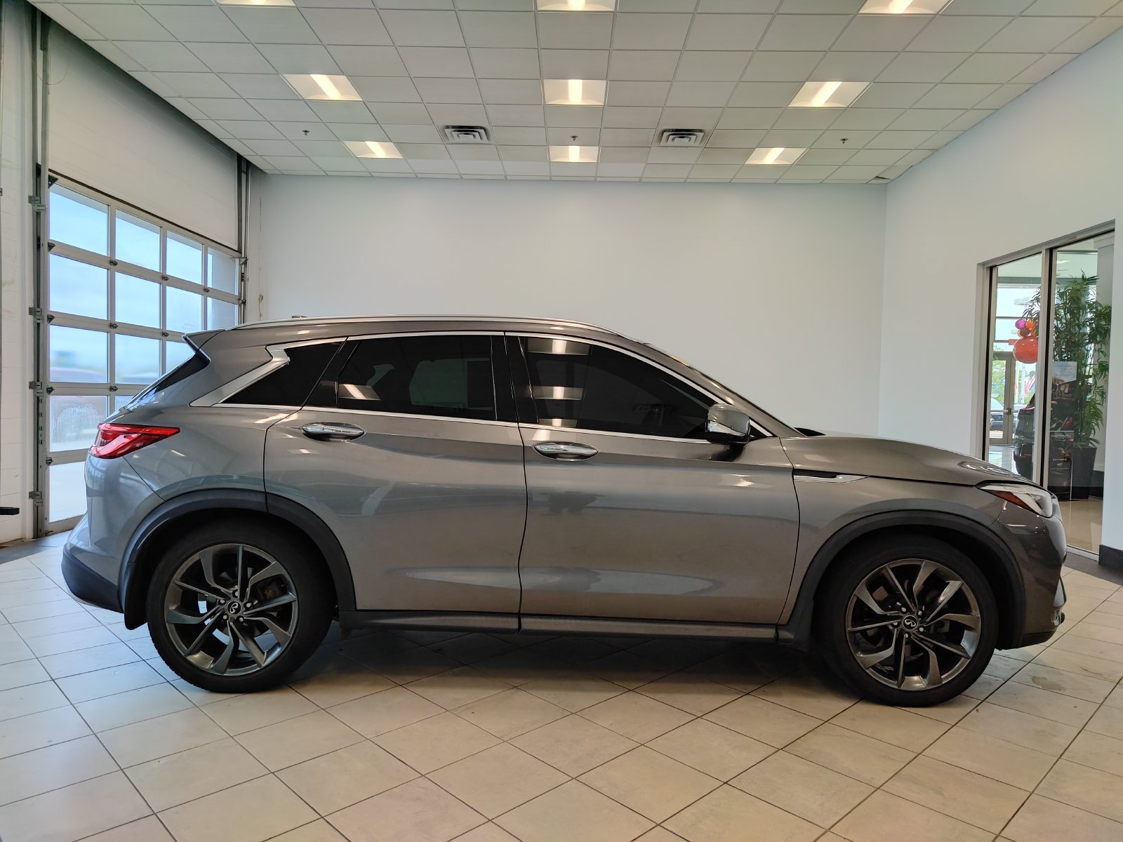 Used 2019 INFINITI QX50 Essential w/ Sensory Package AWD/4WD image 2