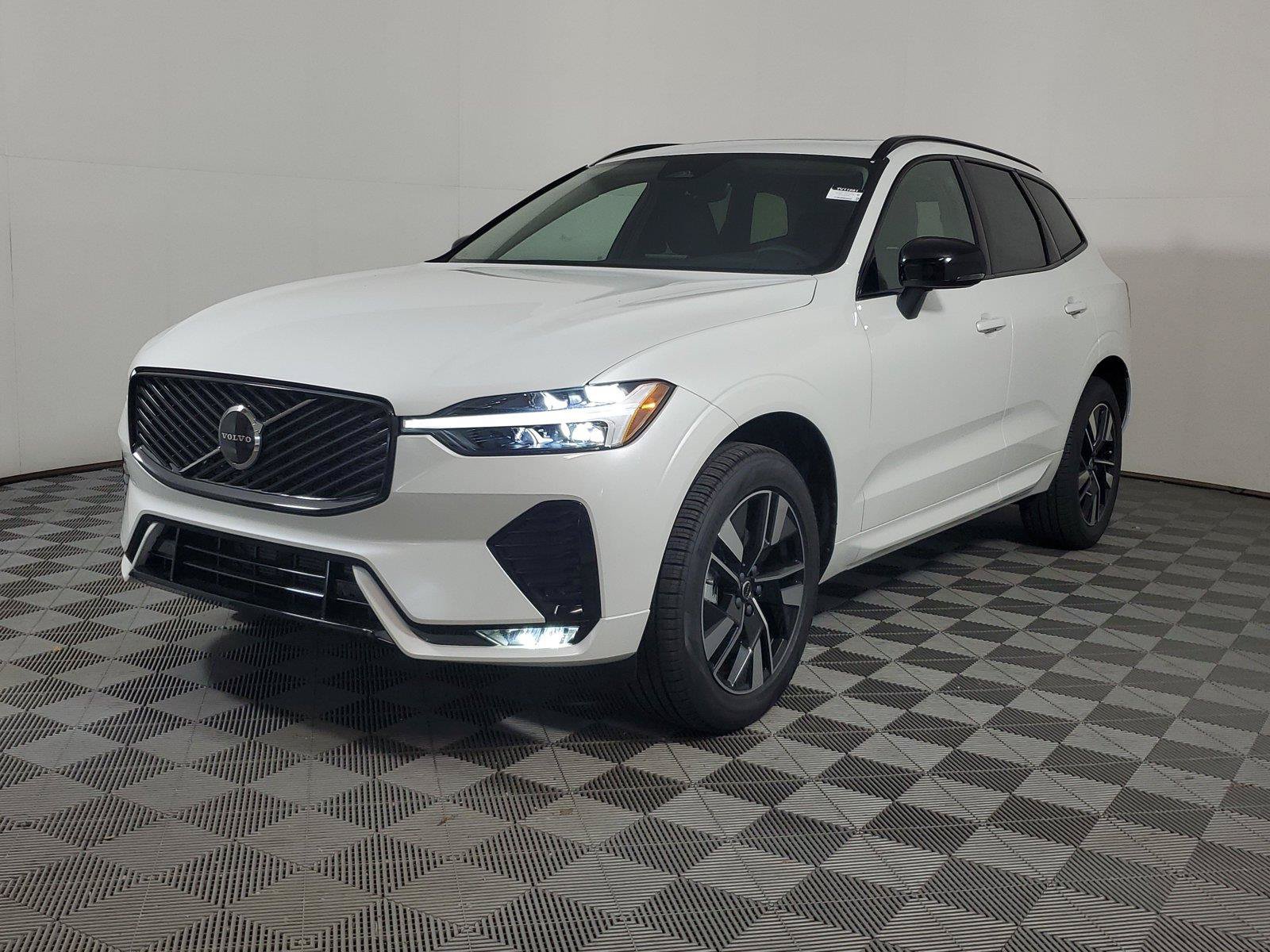 New 2027 Volvo XC60 B5 Core AWD/4WD image 3