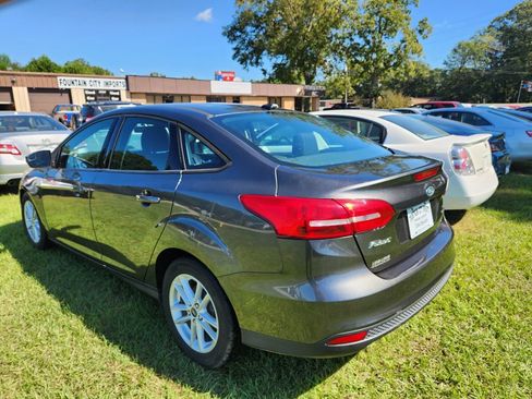 Used 2016 Ford Focus SE image 4