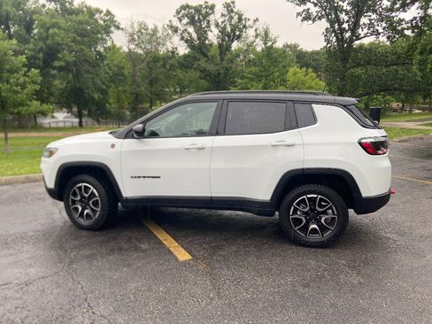 Used 2025 Jeep Compass Trailhawk AWD/4WD image 6