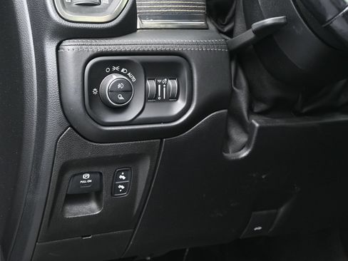 Used 2020 RAM 1500 Limited w/ Black Appearance Package AWD/4WD image 23