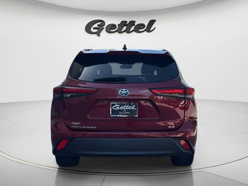 Used 2021 Toyota Highlander XLE FWD image 6