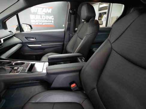 Used 2025 Toyota Sienna XLE Woodland Edition image 10