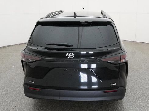 New 2026 Toyota Sienna XLE FWD image 14