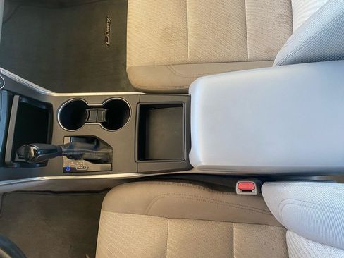 Used 2015 Toyota Camry LE FWD image 13