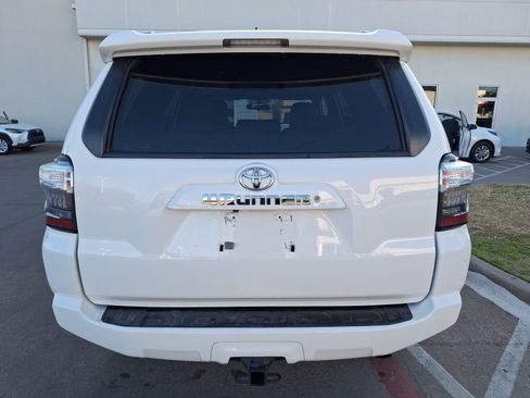 Used 2014 Toyota 4Runner SR5 image 5