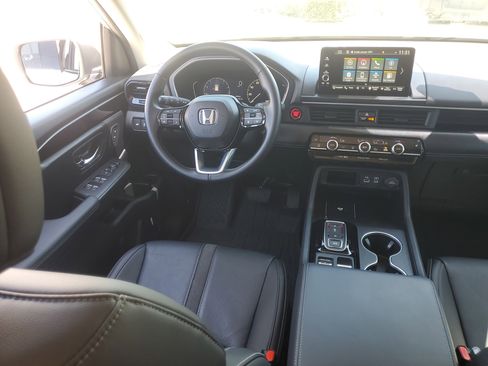 Used 2025 Honda Pilot Touring image 17
