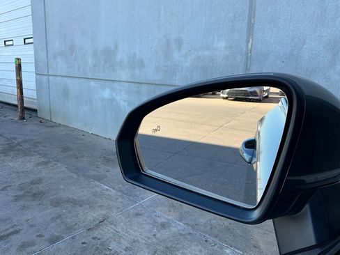 Used 2025 Volkswagen Taos SE FWD image 19