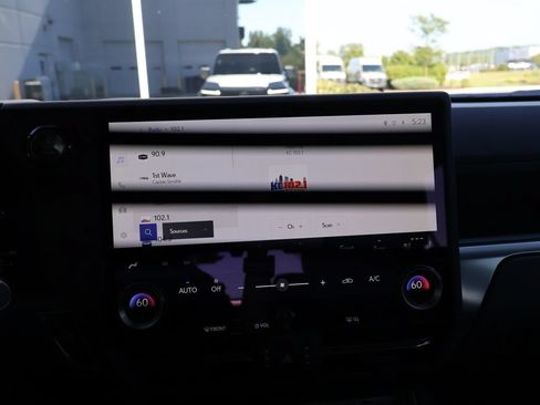 Used 2026 Lexus GX 550 w/ Accessory Package (2T) AWD/4WD image 23