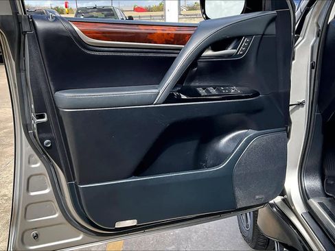 Used 2019 Lexus LX 570 4WD w/ Luxury Package image 22
