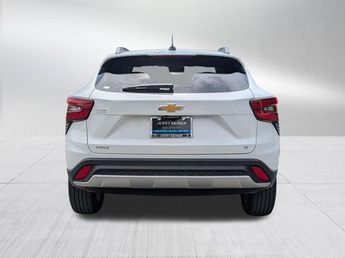Certified 2024 Chevrolet Trax LT w/ Driver Confidence Package image 4