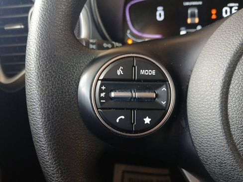 Used 2025 Kia Soul LX FWD image 16