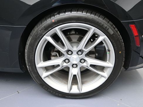 Used 2022 Chevrolet Camaro LT w/ RS Package image 9