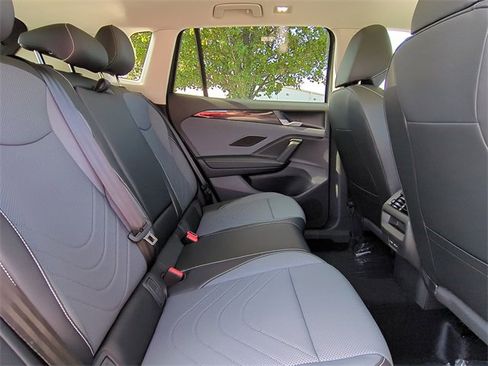 New 2025 Volkswagen Tiguan SE image 19