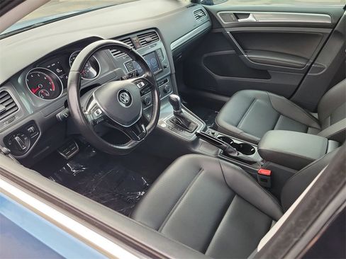 Used 2017 Volkswagen Golf Alltrack SE image 3