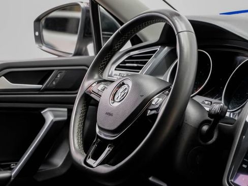 Used 2021 Volkswagen Tiguan SEL FWD image 17