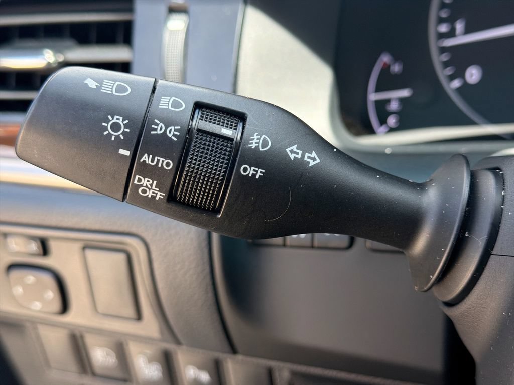 Used 2015 Lexus ES 350 w/ Ultra Luxury Package FWD image 28