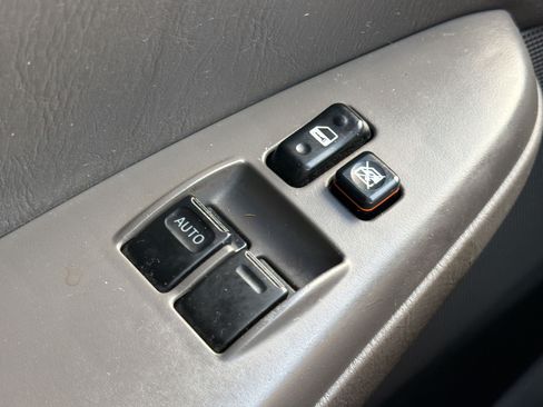Used 2004 Toyota Solara SLE FWD image 25
