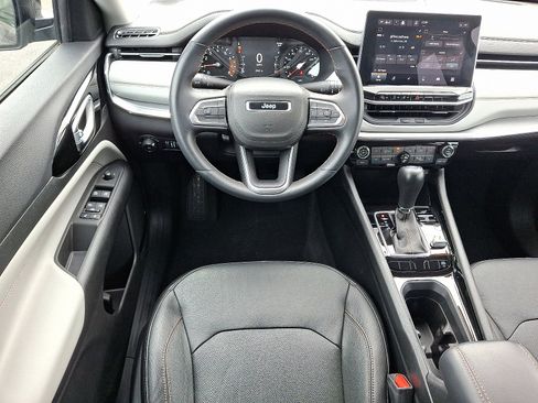 Certified 2022 Jeep Compass Limited image 11