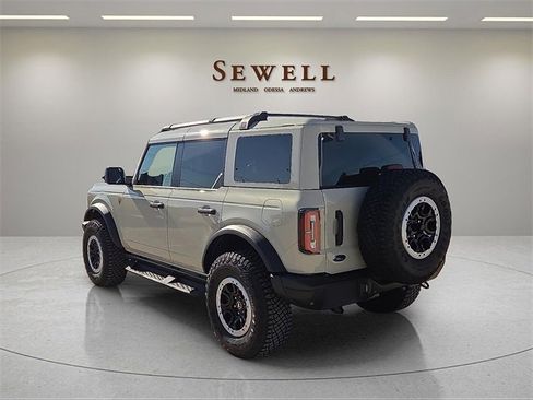 Used 2025 Ford Bronco Badlands image 3