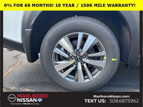 New 2025 Nissan Pathfinder SL image 9