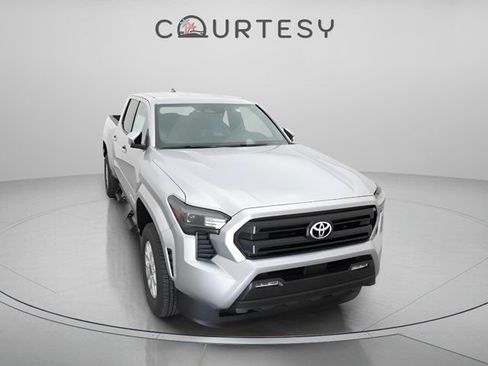 Certified 2026 Toyota Tacoma SR5 AWD/4WD image 32