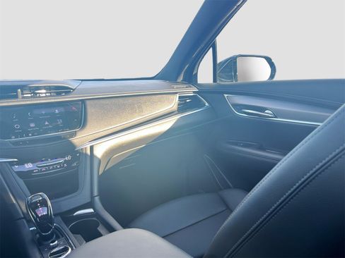 Used 2025 Cadillac XT6 Luxury w/ LPO, Floor Liner Package image 24