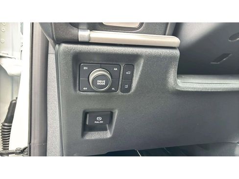 Used 2025 Ford Expedition Active image 23