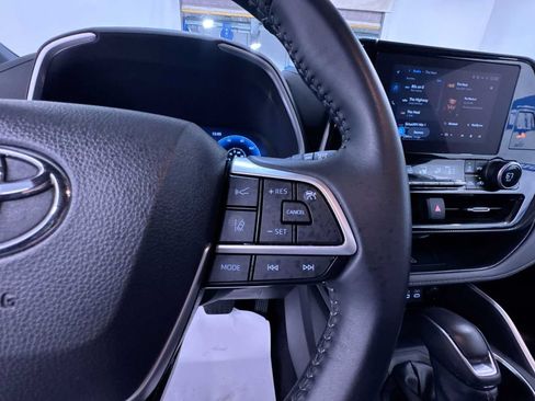 Used 2025 Toyota Highlander XSE AWD/4WD image 21