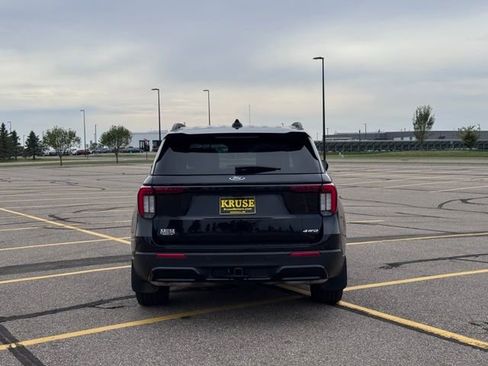 Used 2025 Ford Explorer ST-Line w/ Premium Package image 32