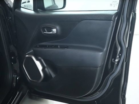 Used 2022 Jeep Renegade Latitude w/ Convenience Group AWD/4WD image 35