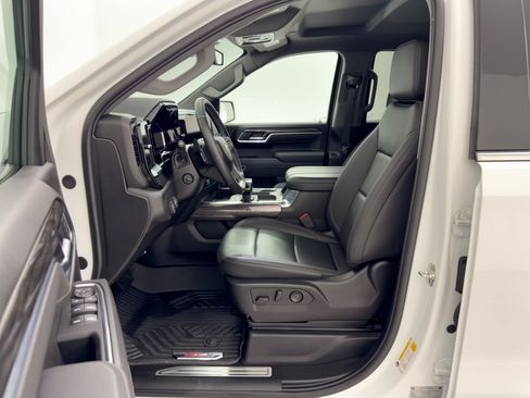 Used 2025 Chevrolet Silverado 1500 LTZ AWD/4WD image 5