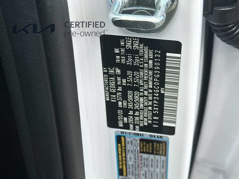 Certified 2023 Kia Telluride EX w/ EX Captain's Chair Package FWD image 31