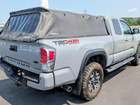 Used 2020 Toyota Tacoma TRD Off-Road w/ TRD Premium Off Road Package AWD/4WD image 4