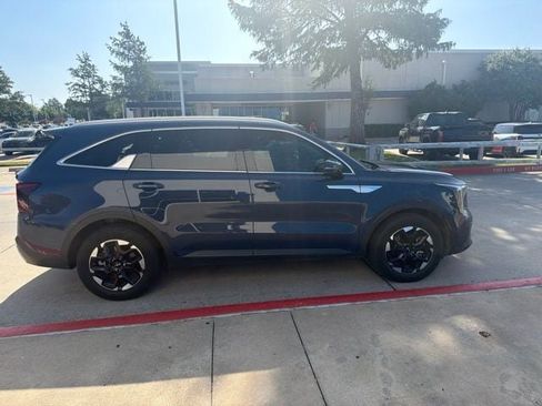 Used 2024 Kia Sorento S w/ Panoramic Sunroof Package FWD image 7