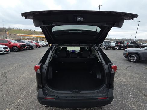 Used 2025 Toyota RAV4 XLE image 31