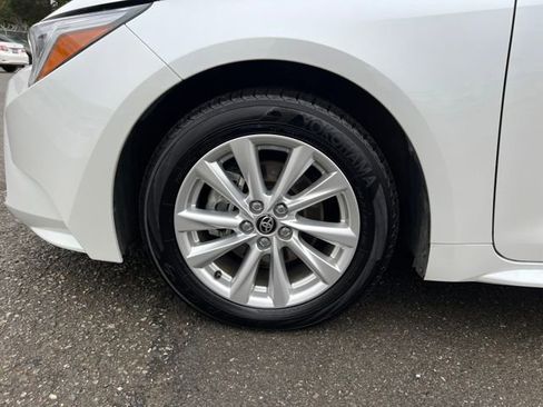 Used 2025 Toyota Corolla XLE image 29