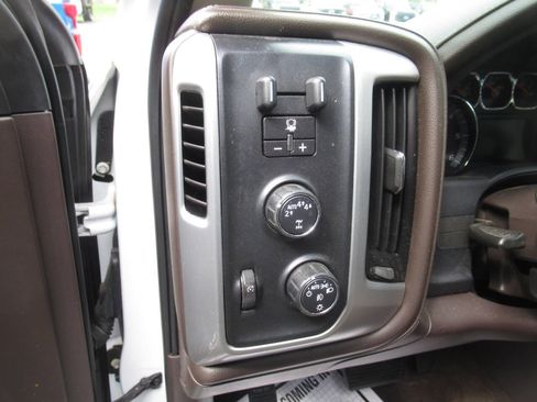 Used 2018 GMC Sierra 1500 SLT AWD/4WD image 22