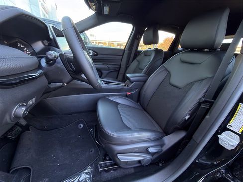 New 2026 Jeep Compass Latitude image 19