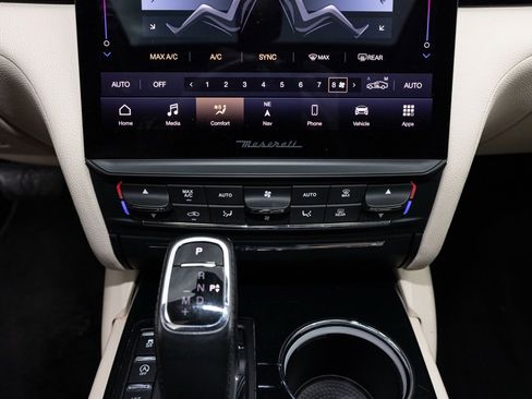 Used 2022 Maserati Quattroporte Modena image 37