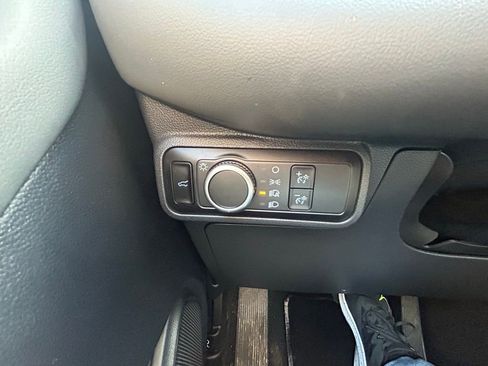 Used 2025 Ford Explorer Active AWD/4WD image 19