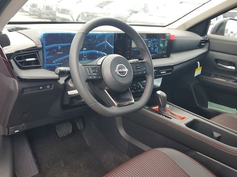 New 2026 Nissan Kicks SR FWD image 9
