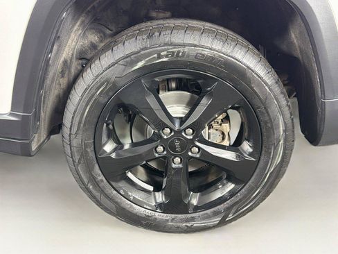 Used 2023 Jeep Grand Cherokee Altitude AWD/4WD image 35