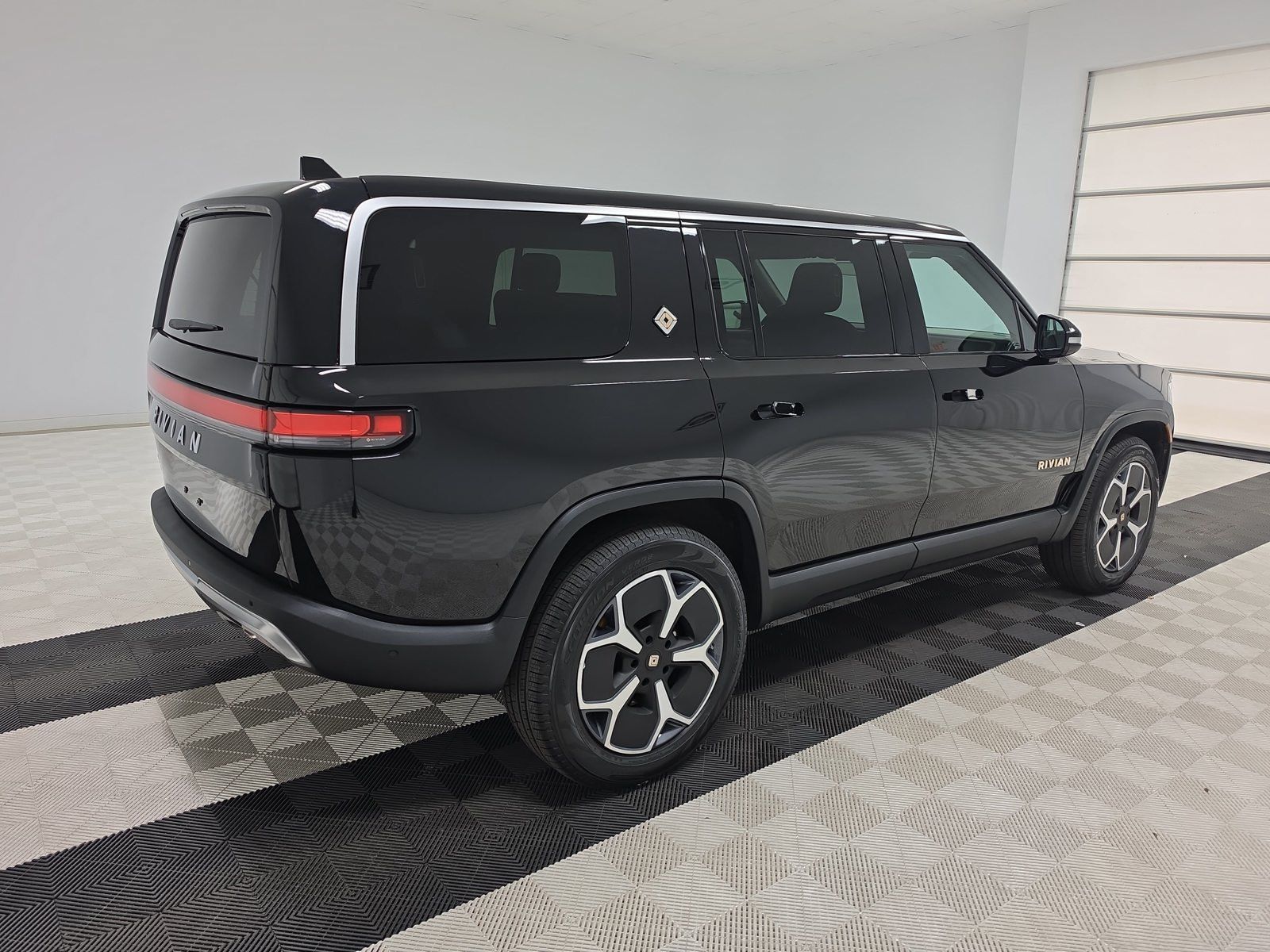 Used 2023 Rivian R1S Adventure Quad AWD/4WD image 5