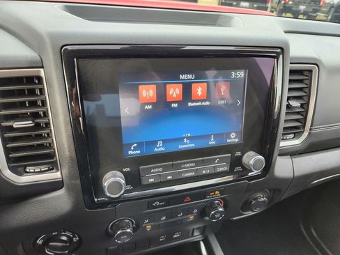 Used 2024 Nissan Frontier SV image 9